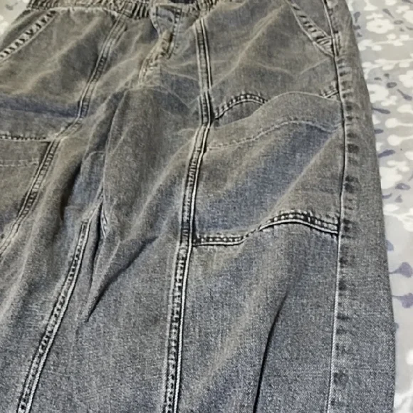 GAP Women's Charcoal Relaxed Jeans - Picture 5 of 6